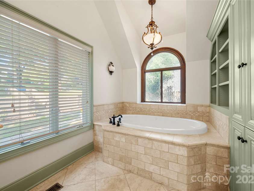 4531 Montibello Drive, Charlotte, NC 28226.  MLS# CAR4228006, YatesRealty ID 3752. 