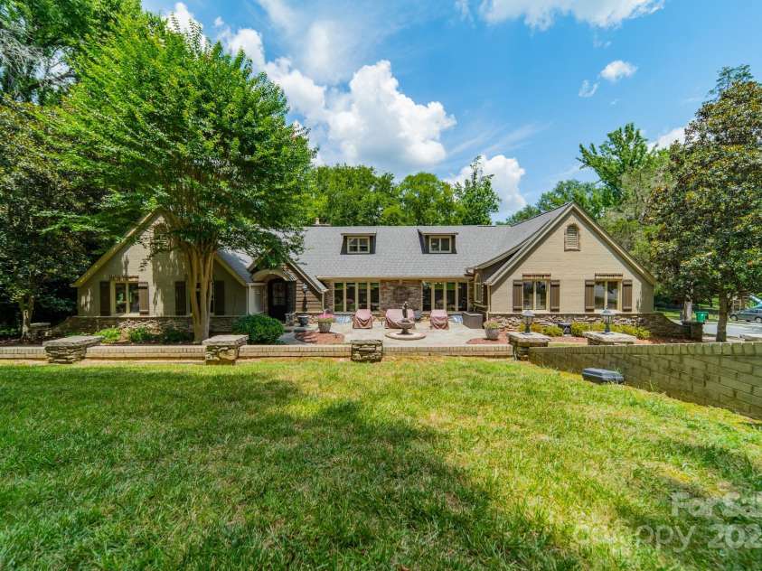 4531 Montibello Drive, Charlotte, NC 28226.  MLS# CAR4228006, YatesRealty ID 3752. Check out photos of NEW UPDATES!!!