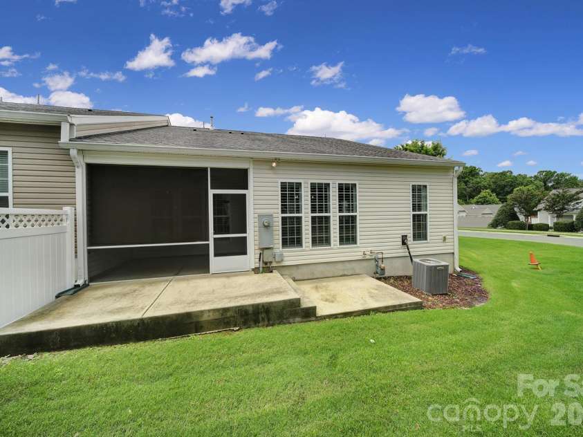 9020 Smokey Hill Lane, Fort Mill, SC 29707.  MLS# CAR4264813, YatesRealty ID 3752. 