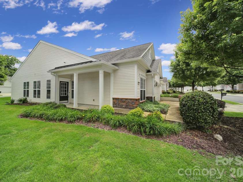 9020 Smokey Hill Lane, Fort Mill, SC 29707.  MLS# CAR4264813, YatesRealty ID 3752. 