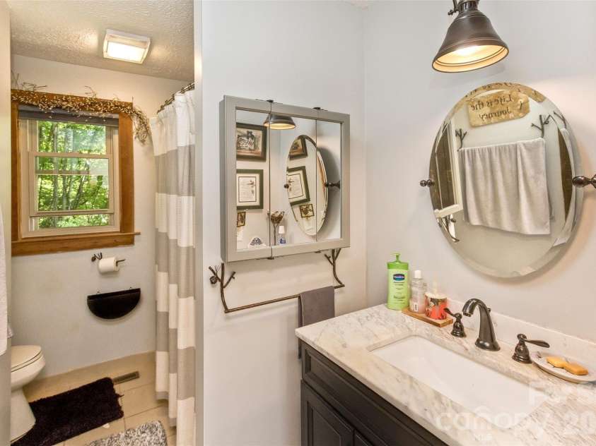 1059 Setzer Cove Road, Maggie Valley, NC 28751.  MLS# CAR4388109, YatesRealty ID 37523. Guest Bath
