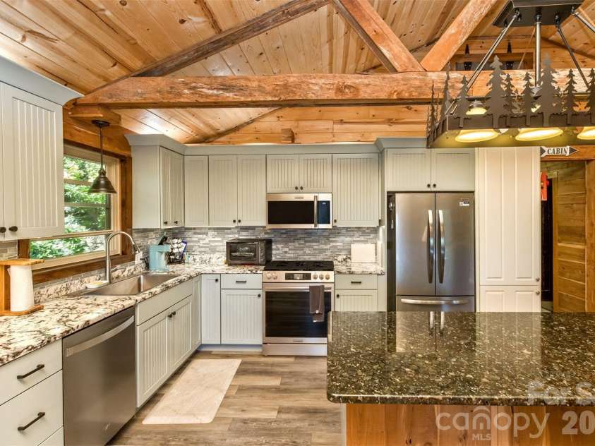 1059 Setzer Cove Road, Maggie Valley, NC 28751.  MLS# CAR4388109, YatesRealty ID 37523. Kitchen