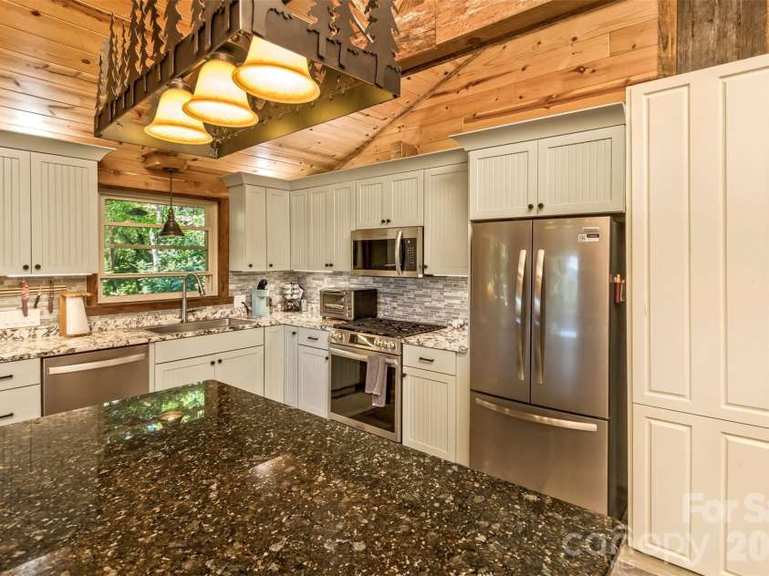 1059 Setzer Cove Road, Maggie Valley, NC 28751.  MLS# CAR4388109, YatesRealty ID 37523. Kitchen