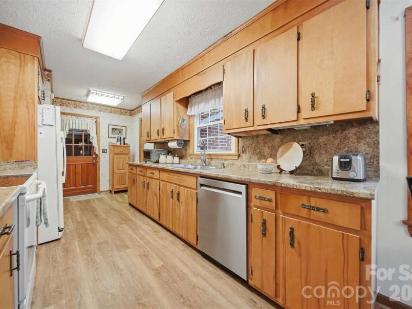 1599 Oakmont Drive, Lenoir, NC 28645.  MLS# CAR4404524, YatesRealty ID 37524. 
