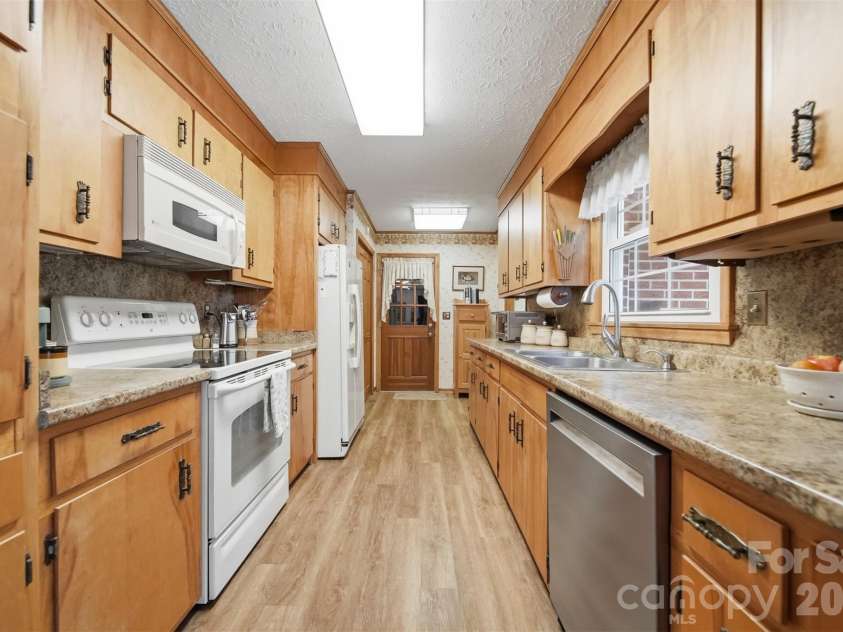 1599 Oakmont Drive, Lenoir, NC 28645.  MLS# CAR4404524, YatesRealty ID 37524. 