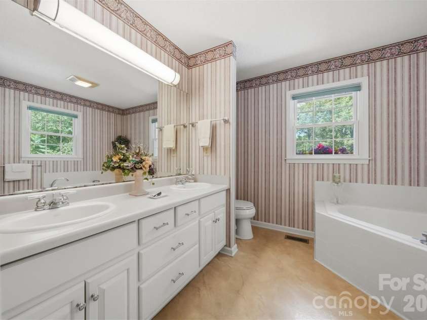 1599 Oakmont Drive, Lenoir, NC 28645.  MLS# CAR4404524, YatesRealty ID 37524. 