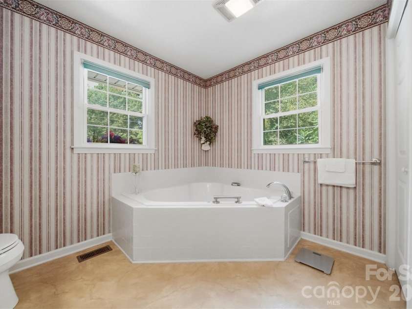 1599 Oakmont Drive, Lenoir, NC 28645.  MLS# CAR4404524, YatesRealty ID 37524. 
