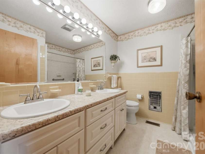 1599 Oakmont Drive, Lenoir, NC 28645.  MLS# CAR4404524, YatesRealty ID 37524. 