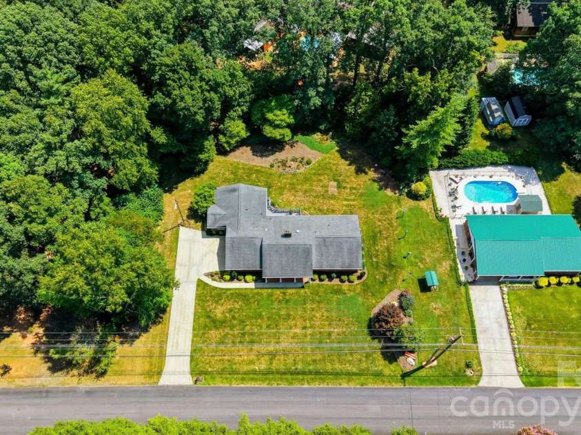 1599 Oakmont Drive, Lenoir, NC 28645.  MLS# CAR4404524, YatesRealty ID 37524. 