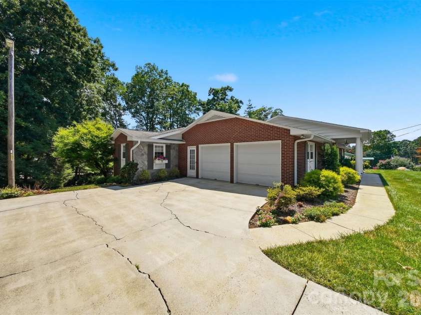 1599 Oakmont Drive, Lenoir, NC 28645.  MLS# CAR4404524, YatesRealty ID 37524. 