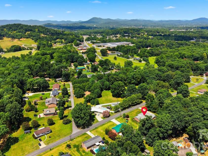 1599 Oakmont Drive, Lenoir, NC 28645.  MLS# CAR4404524, YatesRealty ID 37524. 