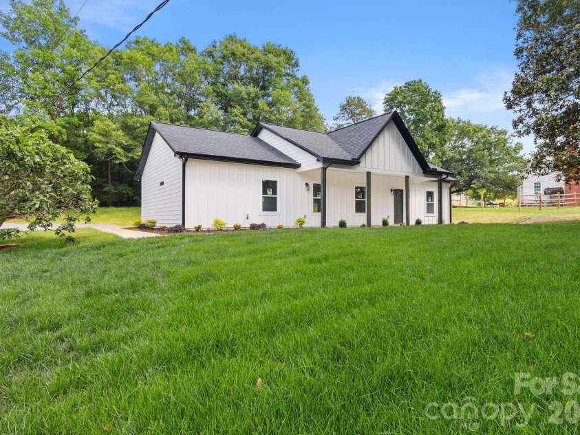 612 Hardin Road, Dallas, NC 28034.  MLS# CAR4385485, YatesRealty ID 37526. 