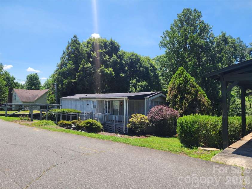 406 Shady Rest Road, Morganton, NC 28655.  MLS# CAR4405028, YatesRealty ID 37527. 