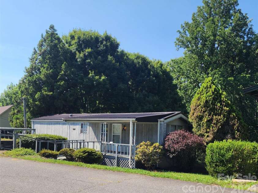 406 Shady Rest Road, Morganton, NC 28655.  MLS# CAR4405028, YatesRealty ID 37527. 