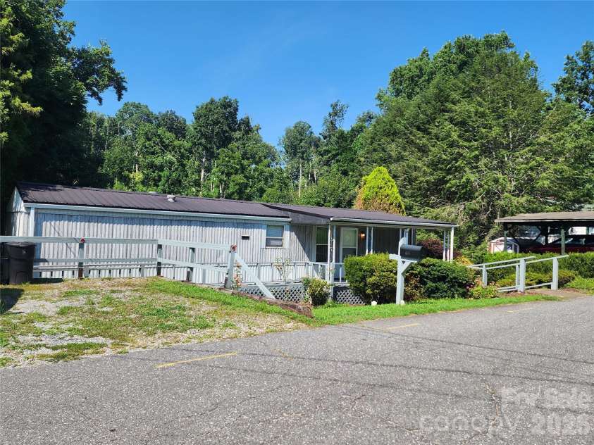 406 Shady Rest Road, Morganton, NC 28655.  MLS# CAR4405028, YatesRealty ID 37527. 