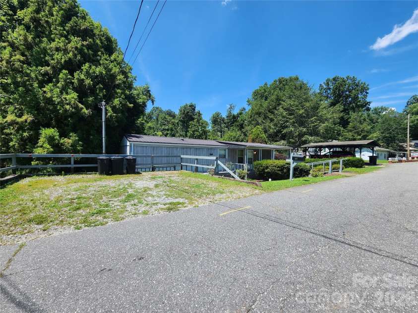 406 Shady Rest Road, Morganton, NC 28655.  MLS# CAR4405028, YatesRealty ID 37527. 