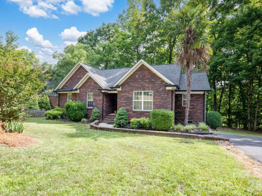 398 Knoll Court, Concord, NC 28025.  MLS# CAR4392031, YatesRealty ID 37529. 