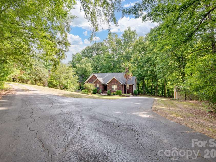 398 Knoll Court, Concord, NC 28025.  MLS# CAR4392031, YatesRealty ID 37529. 
