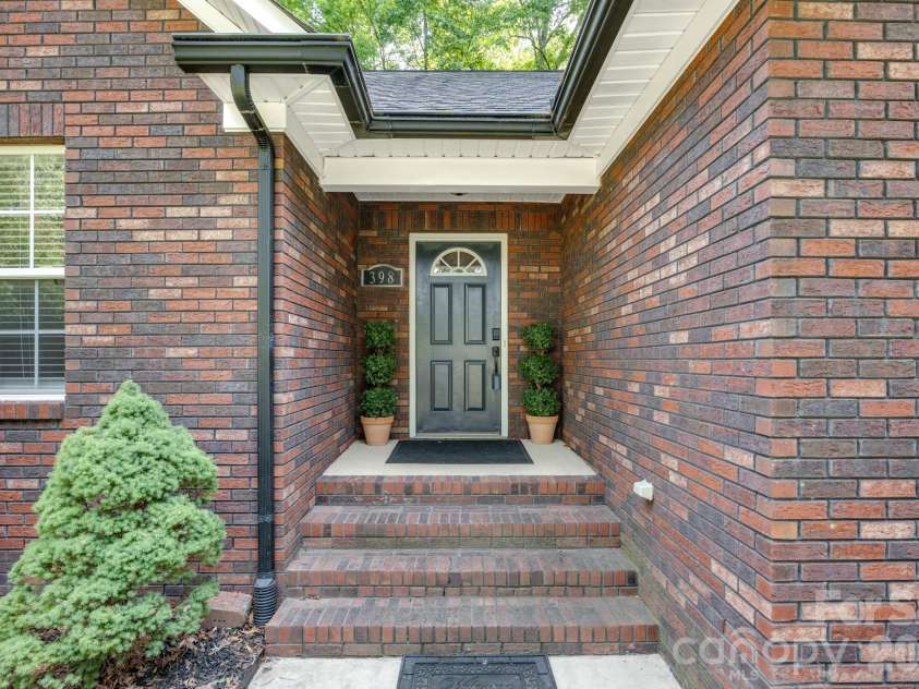 398 Knoll Court, Concord, NC 28025.  MLS# CAR4392031, YatesRealty ID 37529. 