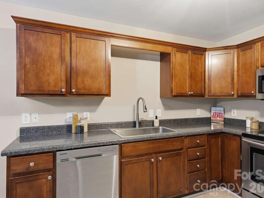 398 Knoll Court, Concord, NC 28025.  MLS# CAR4392031, YatesRealty ID 37529. 