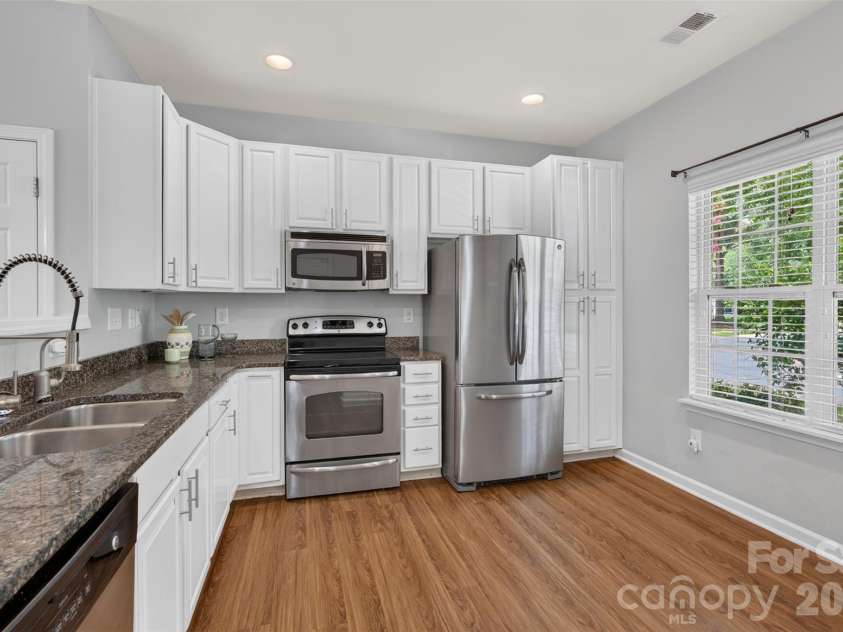 13904 Singleleaf Lane, Charlotte, NC 28278.  MLS# CAR4404805, YatesRealty ID 37530. 