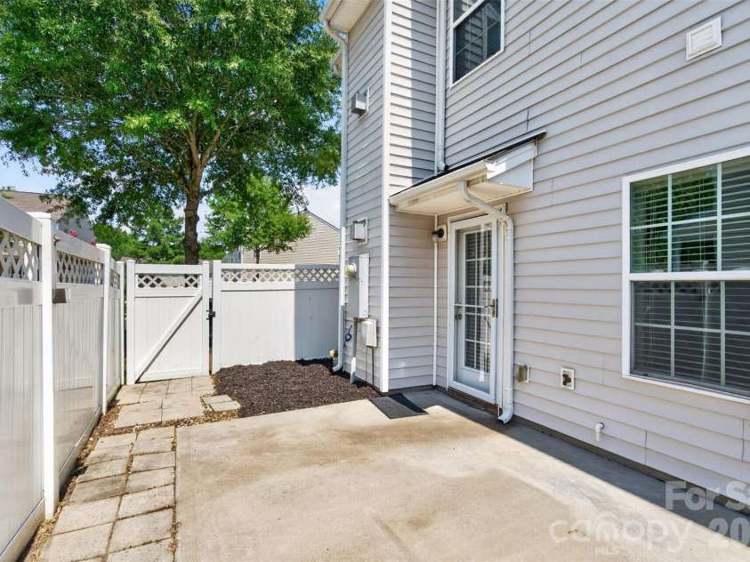 13904 Singleleaf Lane, Charlotte, NC 28278.  MLS# CAR4404805, YatesRealty ID 37530. 