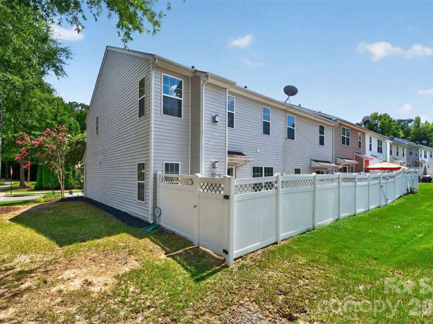 13904 Singleleaf Lane, Charlotte, NC 28278.  MLS# CAR4404805, YatesRealty ID 37530. 