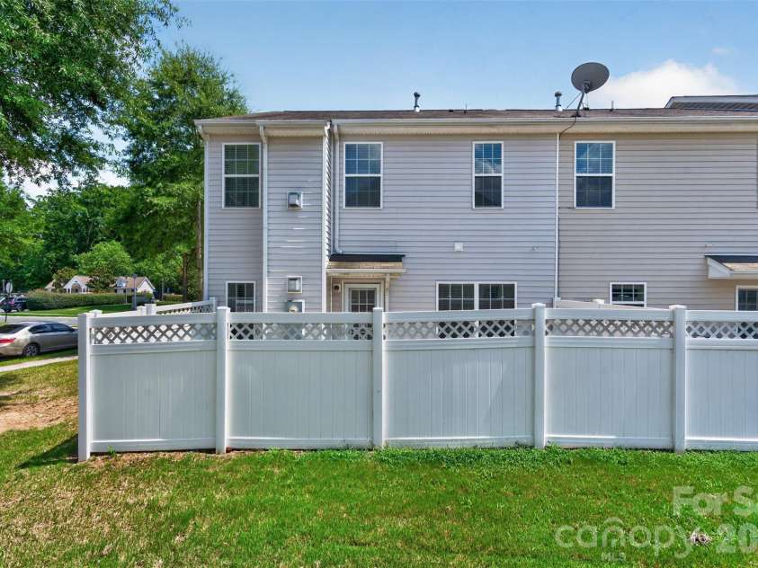 13904 Singleleaf Lane, Charlotte, NC 28278.  MLS# CAR4404805, YatesRealty ID 37530. 