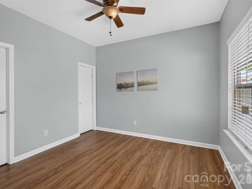 13904 Singleleaf Lane, Charlotte, NC 28278.  MLS# CAR4404805, YatesRealty ID 37530. Like a main level master!