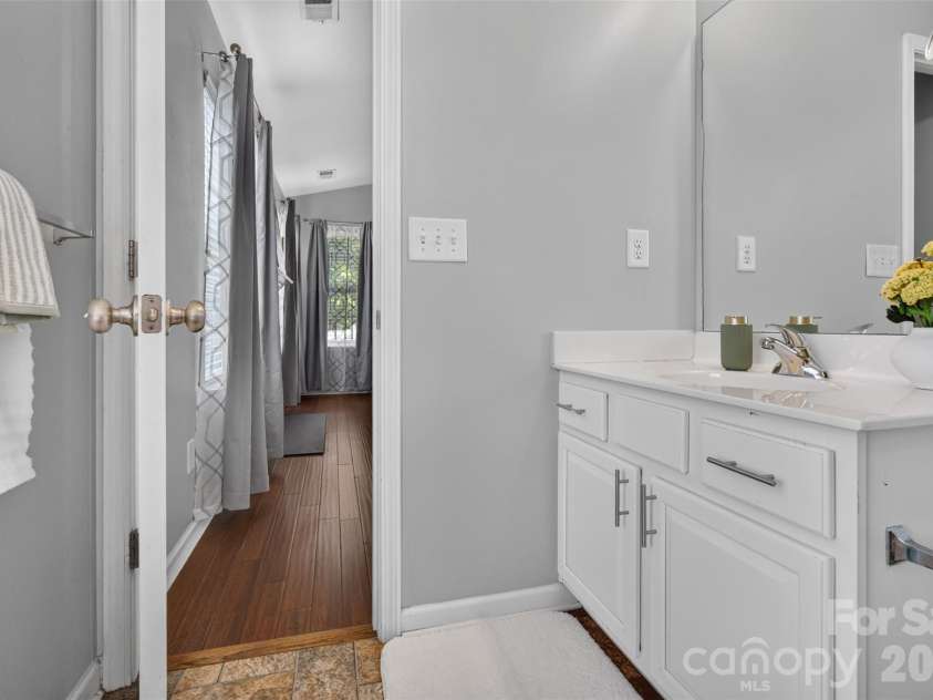 13904 Singleleaf Lane, Charlotte, NC 28278.  MLS# CAR4404805, YatesRealty ID 37530. Master bath!