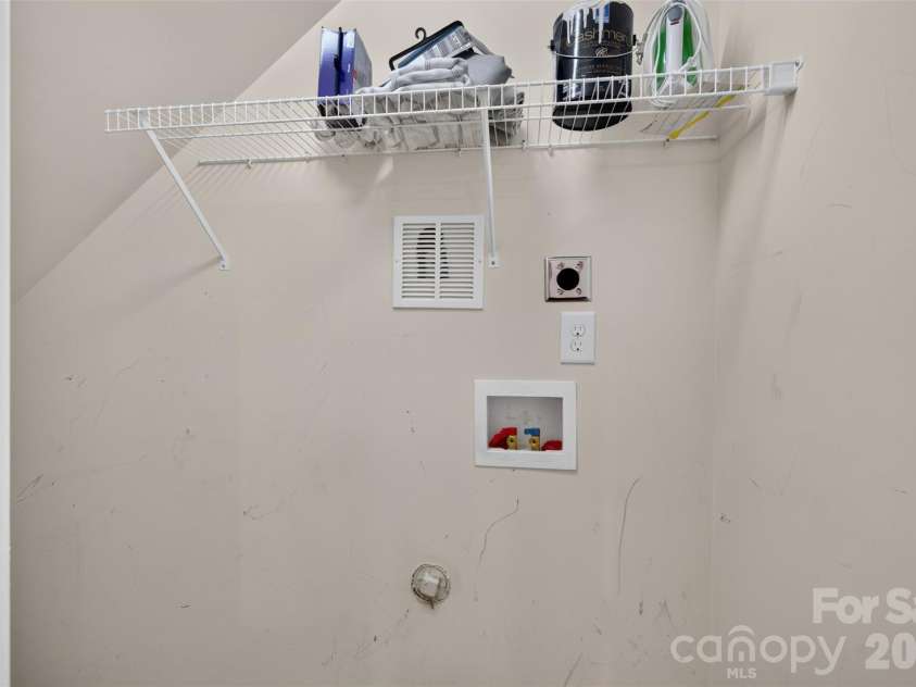 13904 Singleleaf Lane, Charlotte, NC 28278.  MLS# CAR4404805, YatesRealty ID 37530. Possible lower level laundry as well!