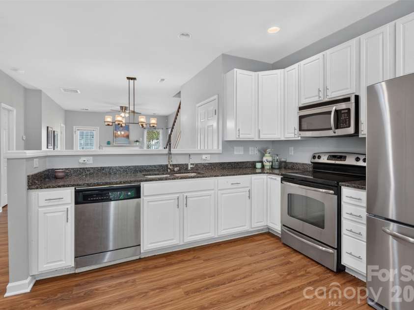 13904 Singleleaf Lane, Charlotte, NC 28278.  MLS# CAR4404805, YatesRealty ID 37530. Sleek, light and open!