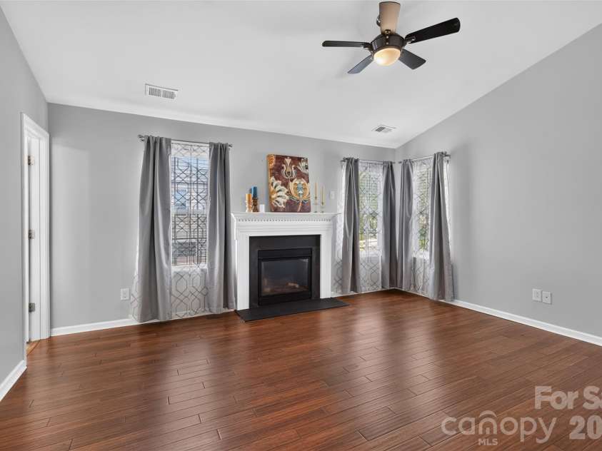 13904 Singleleaf Lane, Charlotte, NC 28278.  MLS# CAR4404805, YatesRealty ID 37530. Stunning high ceilinged master suite!