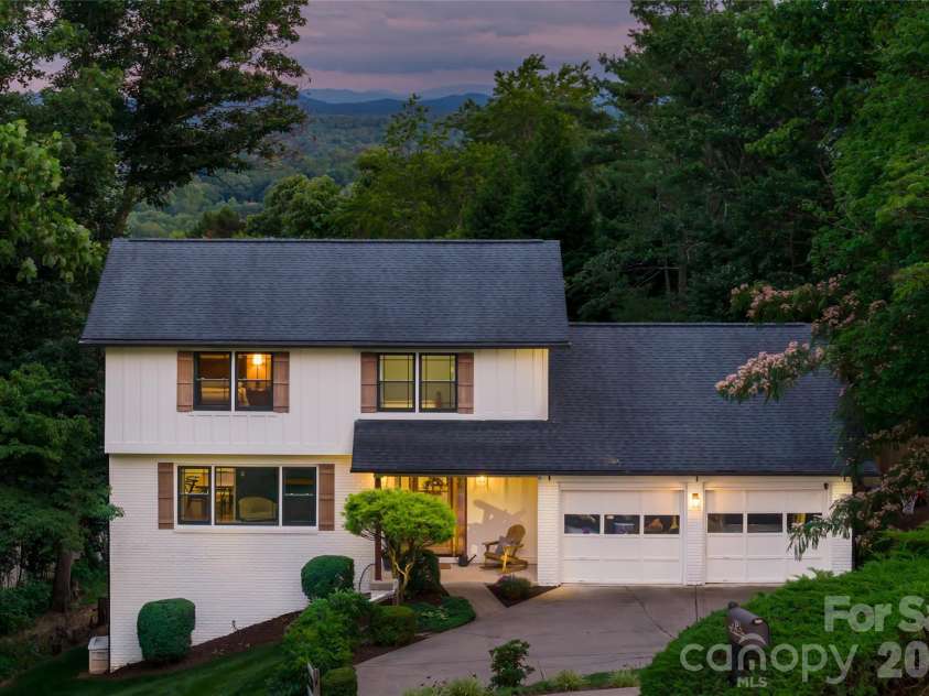 24 Audubon Drive, Asheville, NC 28804.  MLS# CAR4395786, YatesRealty ID 37532. 