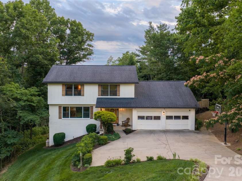 24 Audubon Drive, Asheville, NC 28804.  MLS# CAR4395786, YatesRealty ID 37532. 