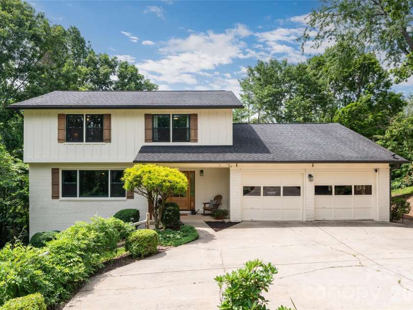24 Audubon Drive, Asheville, NC 28804.  MLS# CAR4395786, YatesRealty ID 37532. 