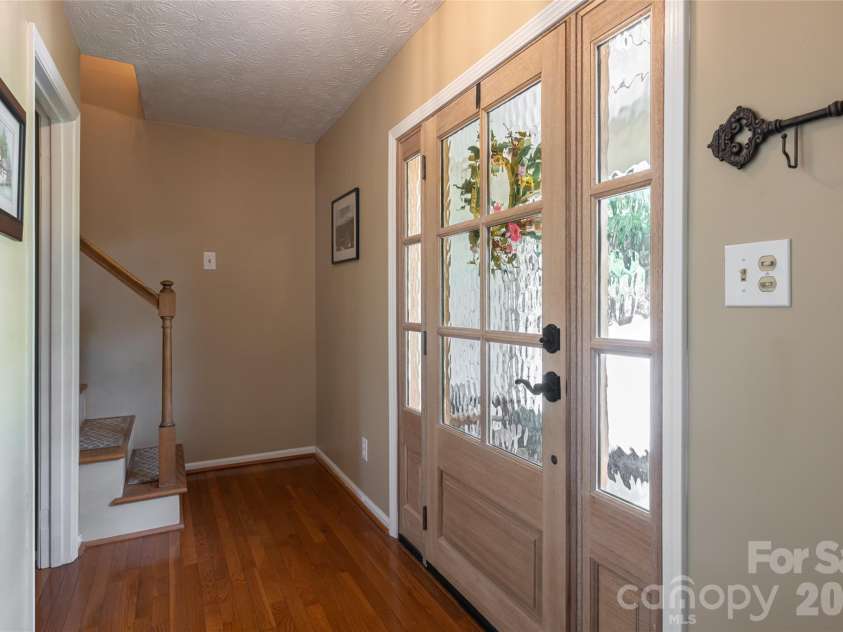 24 Audubon Drive, Asheville, NC 28804.  MLS# CAR4395786, YatesRealty ID 37532. 