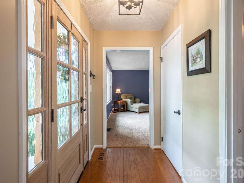 24 Audubon Drive, Asheville, NC 28804.  MLS# CAR4395786, YatesRealty ID 37532. 