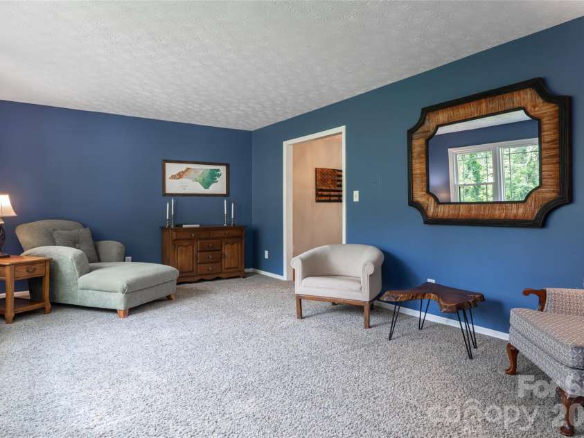 24 Audubon Drive, Asheville, NC 28804.  MLS# CAR4395786, YatesRealty ID 37532. 