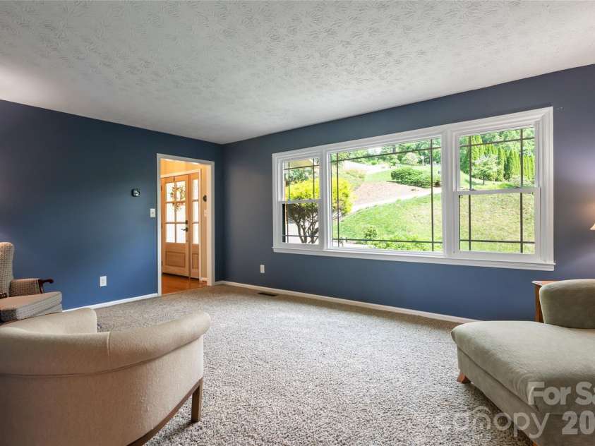 24 Audubon Drive, Asheville, NC 28804.  MLS# CAR4395786, YatesRealty ID 37532. 