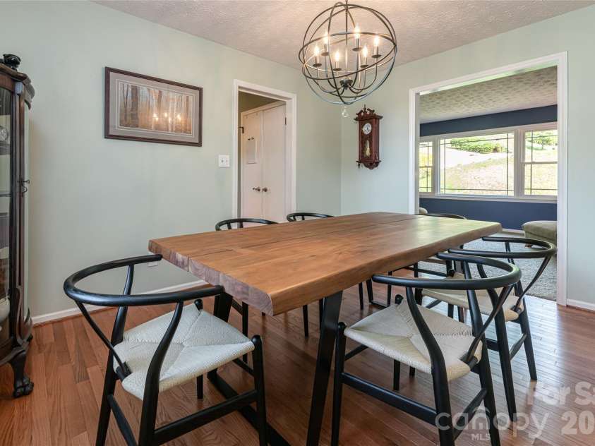 24 Audubon Drive, Asheville, NC 28804.  MLS# CAR4395786, YatesRealty ID 37532. 