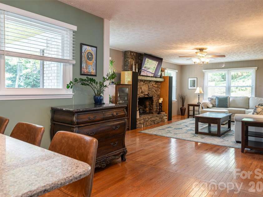 24 Audubon Drive, Asheville, NC 28804.  MLS# CAR4395786, YatesRealty ID 37532. 