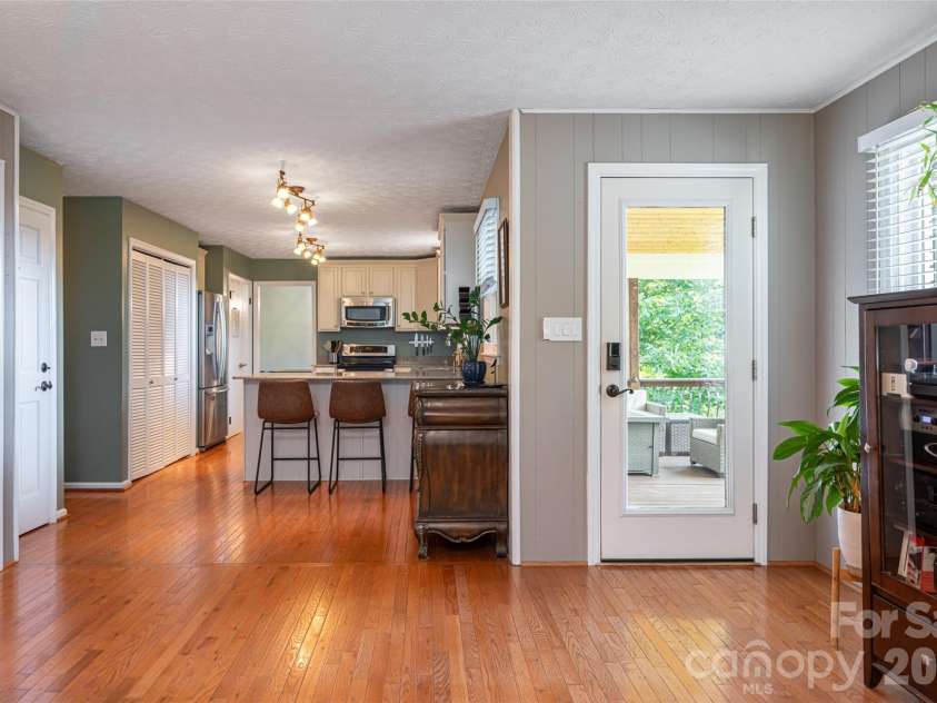 24 Audubon Drive, Asheville, NC 28804.  MLS# CAR4395786, YatesRealty ID 37532. 