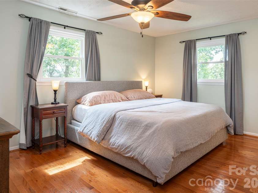 24 Audubon Drive, Asheville, NC 28804.  MLS# CAR4395786, YatesRealty ID 37532. 