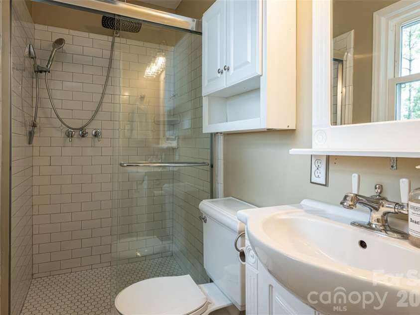 24 Audubon Drive, Asheville, NC 28804.  MLS# CAR4395786, YatesRealty ID 37532. 