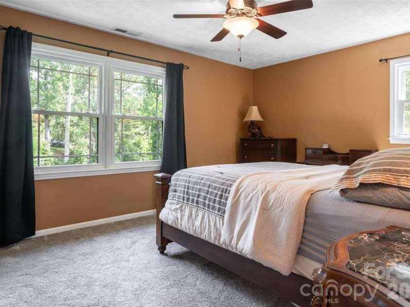 24 Audubon Drive, Asheville, NC 28804.  MLS# CAR4395786, YatesRealty ID 37532. 