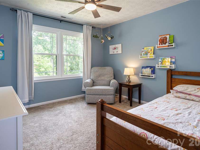 24 Audubon Drive, Asheville, NC 28804.  MLS# CAR4395786, YatesRealty ID 37532. 