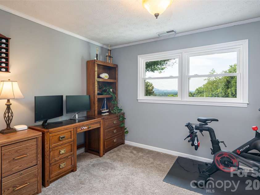 24 Audubon Drive, Asheville, NC 28804.  MLS# CAR4395786, YatesRealty ID 37532. 