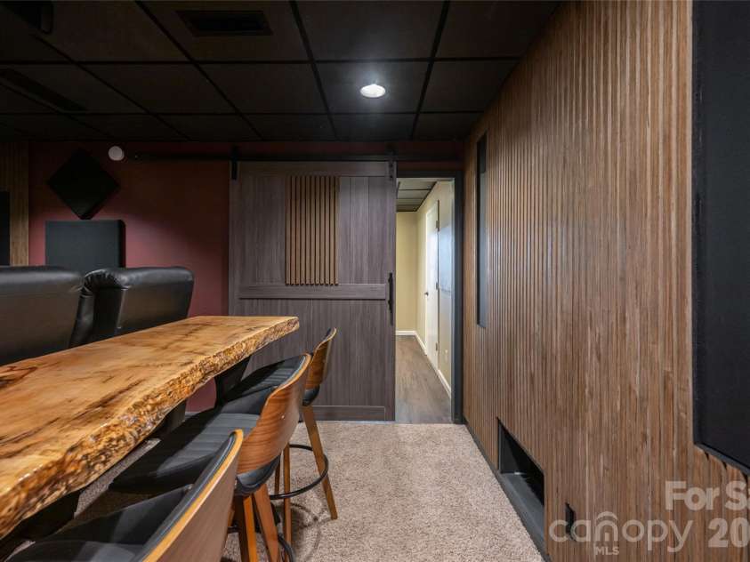 24 Audubon Drive, Asheville, NC 28804.  MLS# CAR4395786, YatesRealty ID 37532. 