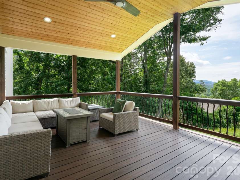 24 Audubon Drive, Asheville, NC 28804.  MLS# CAR4395786, YatesRealty ID 37532. 